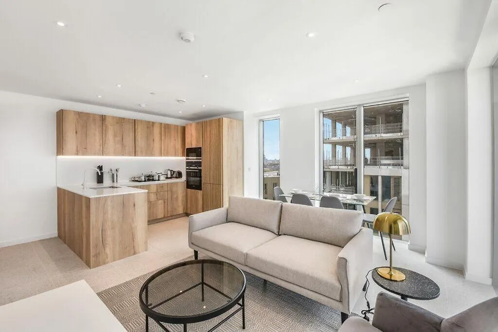 E1 Luxury Apartment London