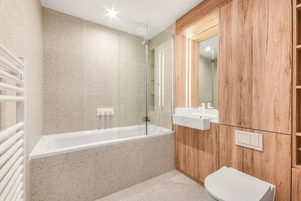 E1 Luxury Apartment London