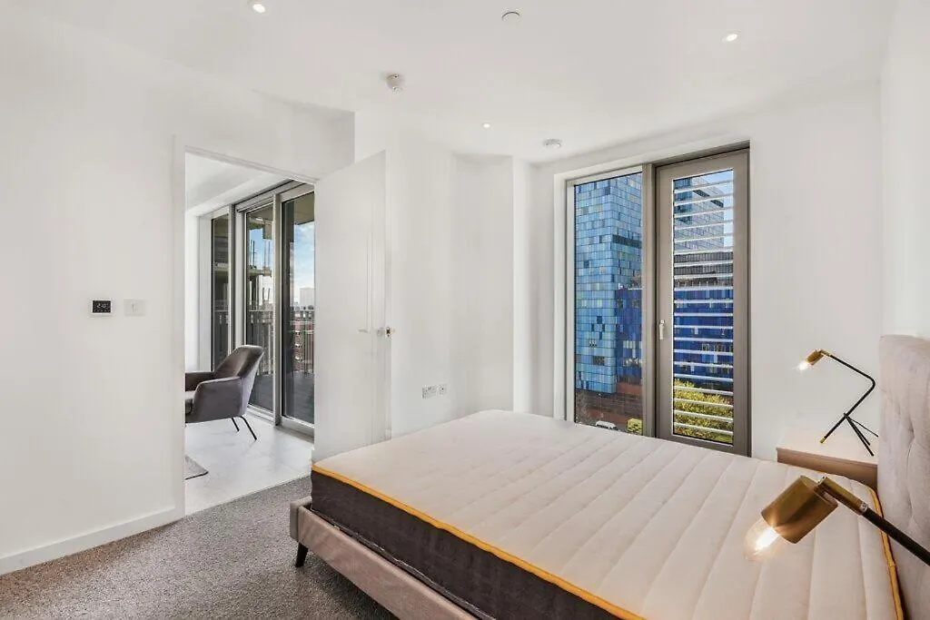E1 Luxury Apartment London